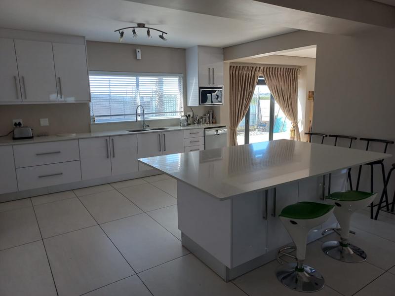 6 Bedroom Property for Sale in Zeekoevlei Western Cape